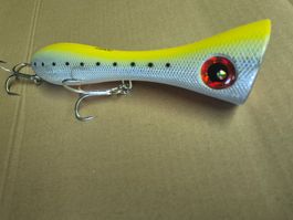 GT Popper 135gr Länge 20cm mit Mustad Jaw-Lok Drillinge