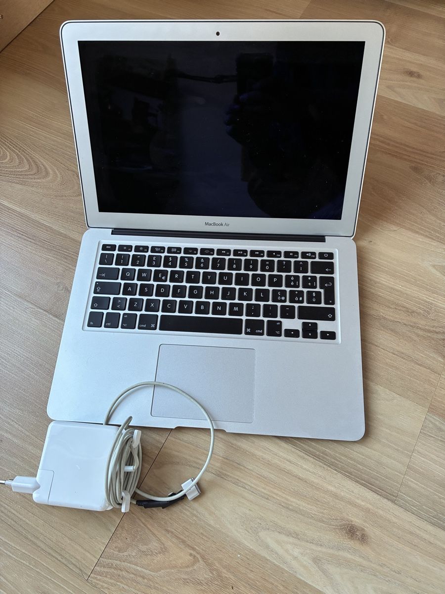Apple Notebooks: MacBook Air 2012 128Gb – Defekt aus Kriens von lor_8pfy