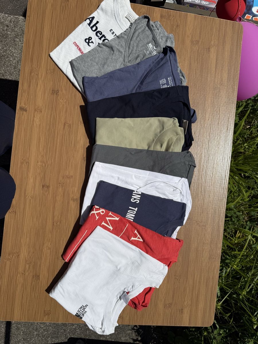 Lotti di vestiti: Diverse Tshirts Damen – Usato da Basel venduto da ali_r7s7