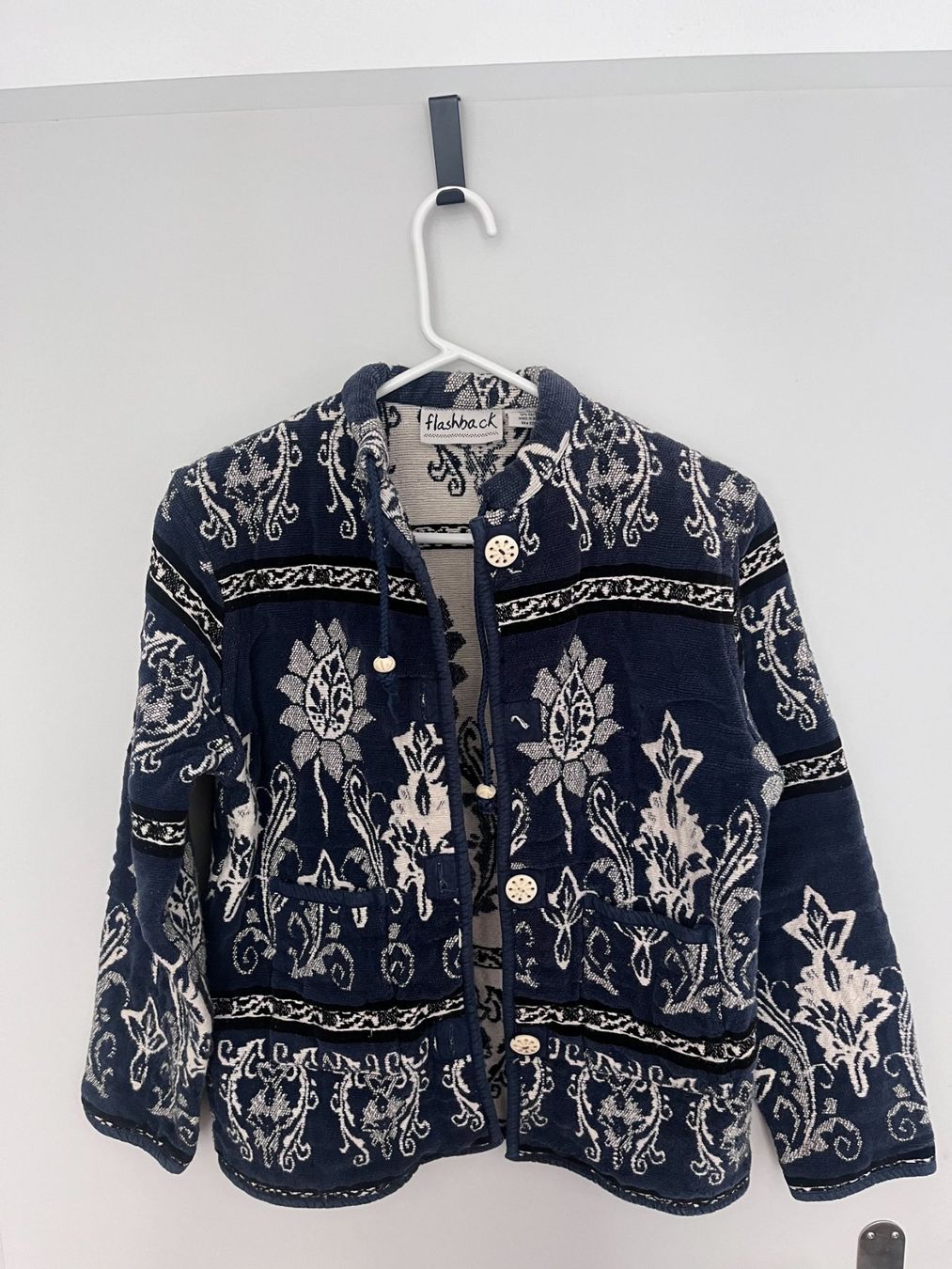 Jacken: Navy & white jacquard jacket – Gebraucht aus Zürich von kry_85p7