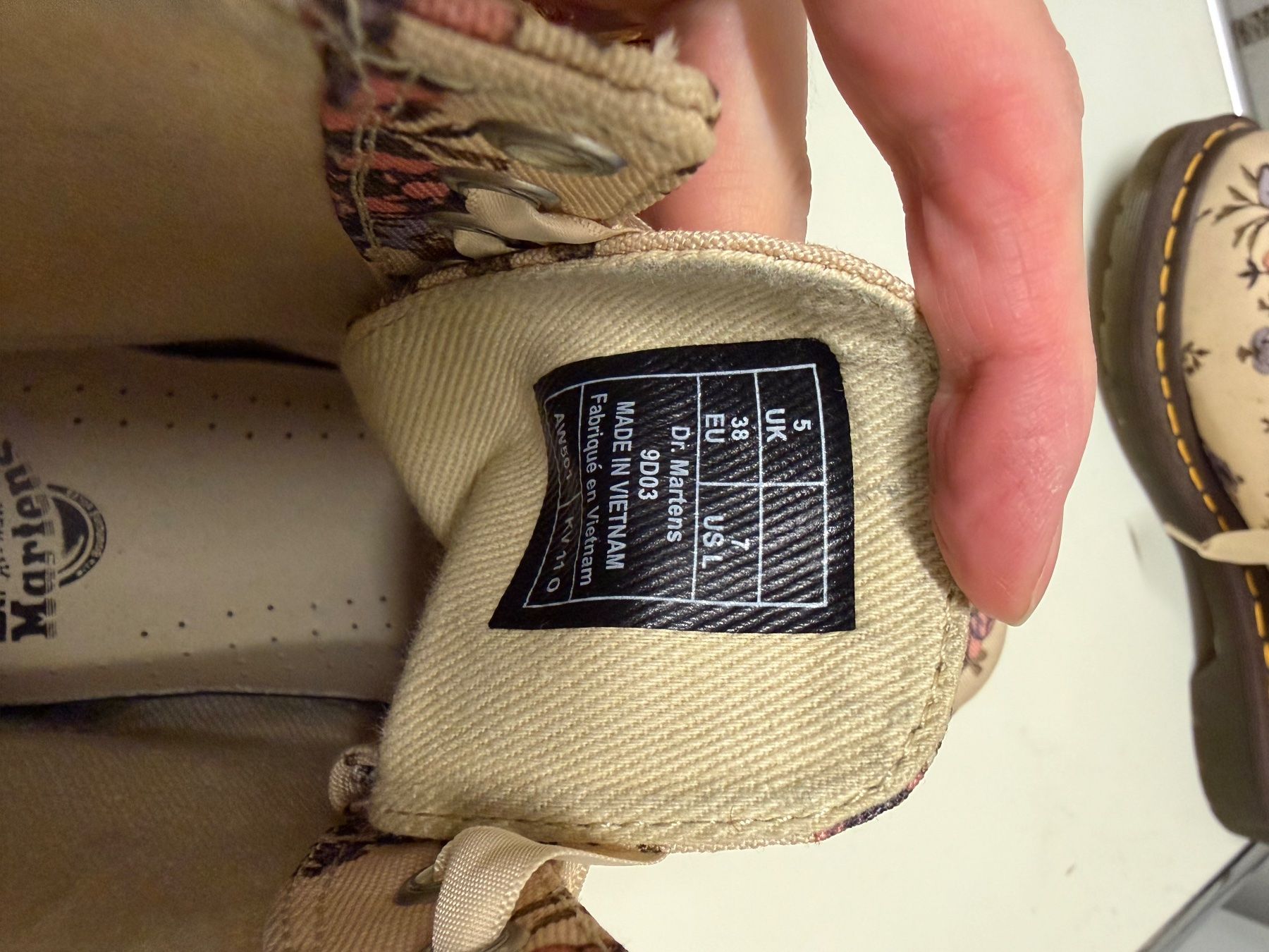 Dr. Martens Herrenschuhe: Dr. Martens Canvas Boots, Blumenmuster, Grösse 38 – Gebraucht aus Staufen von SilveRain 3