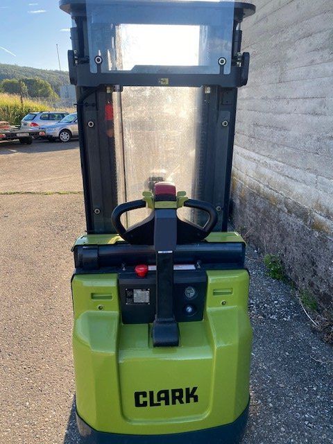 Gabelstapler & Hubwagen: Clark Deichselstapler Triplex – Gebraucht aus Laufen von VERARMUS11 1