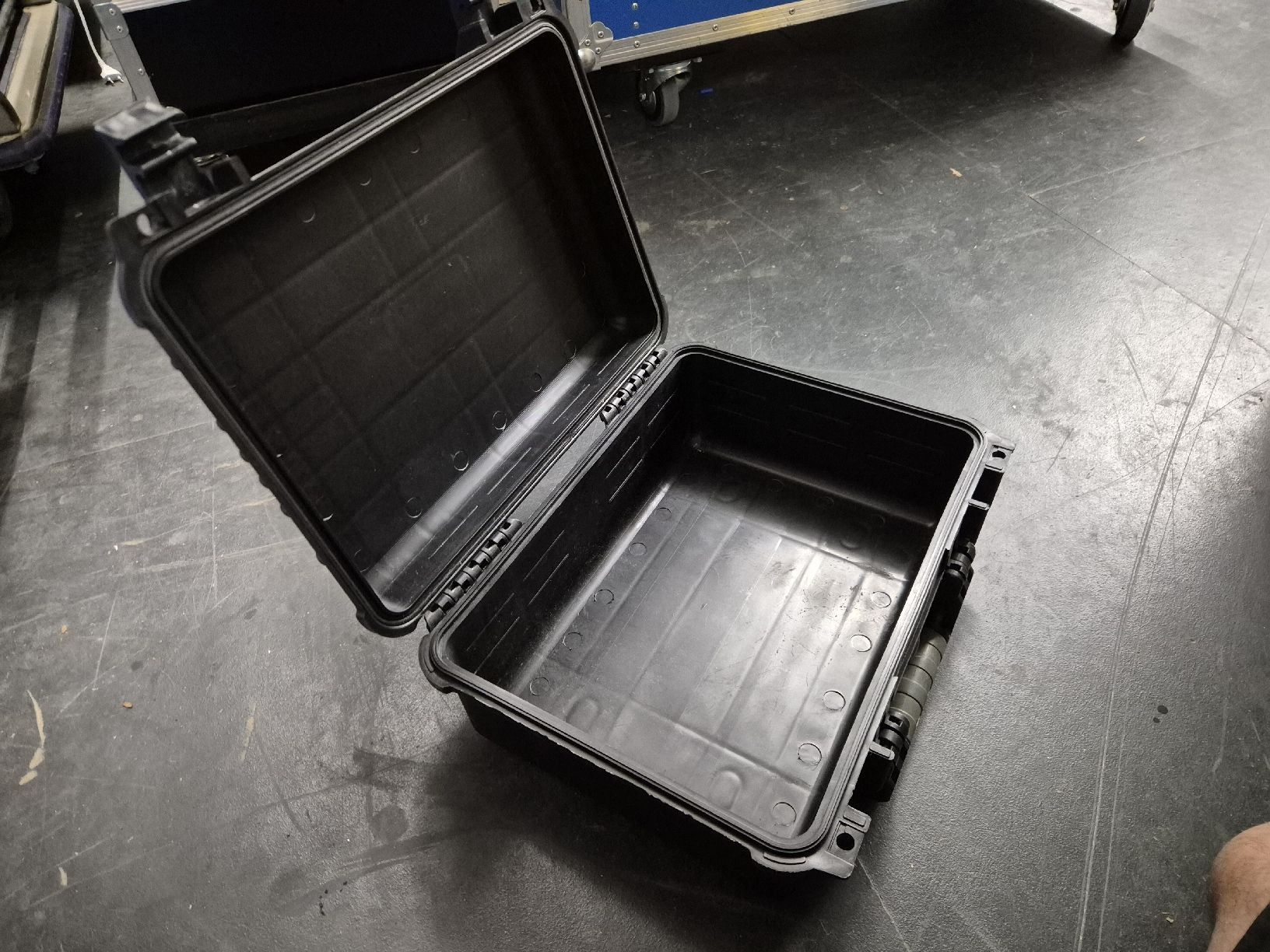 Valigie: Schutzkoffer – Usato da Wiesendangen venduto da freetree_winti 1