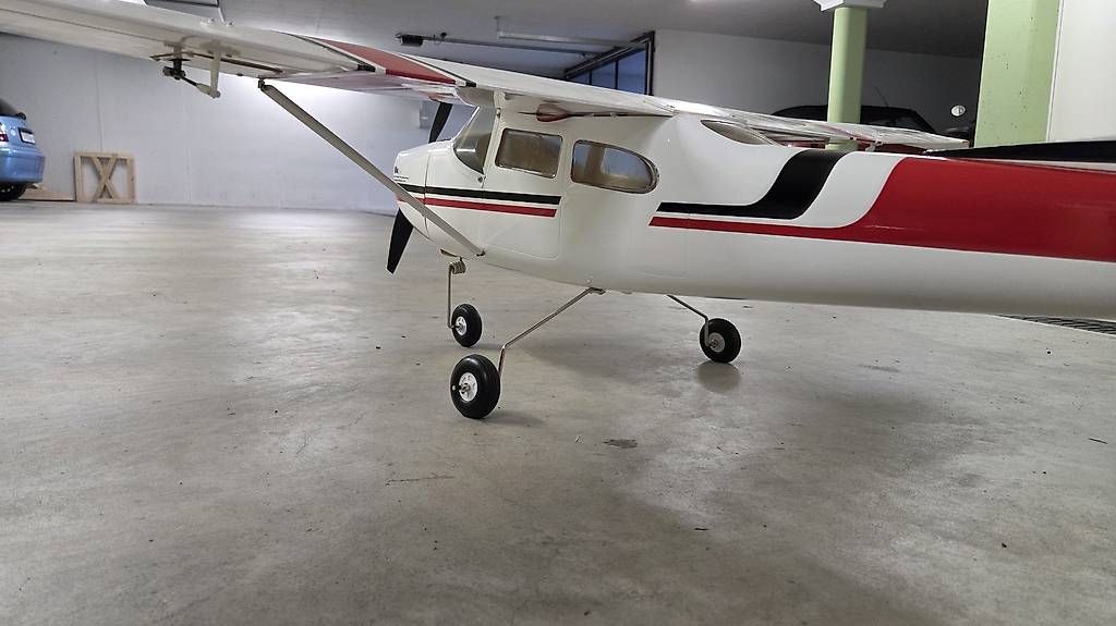 Cessna Modellismo RC: Cessna 182 E-Motor mit Akku – Usato da Oberstammheim venduto da Ziesche 3