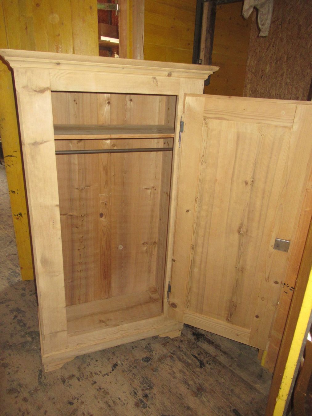 Armadi: Schrank (Tanne/180) – Usato da Berg SG venduto da Pizza58 1