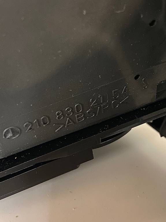 Tutti pezzi di ricambio auto: Mercedes w210 Luftgitter links – Usato da Zuchwil venduto da Segaflex 2