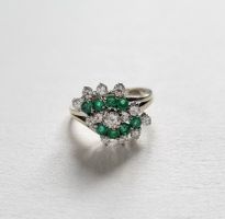 750 Weiss Gold Ring Mit Diamanten~Smaragde
