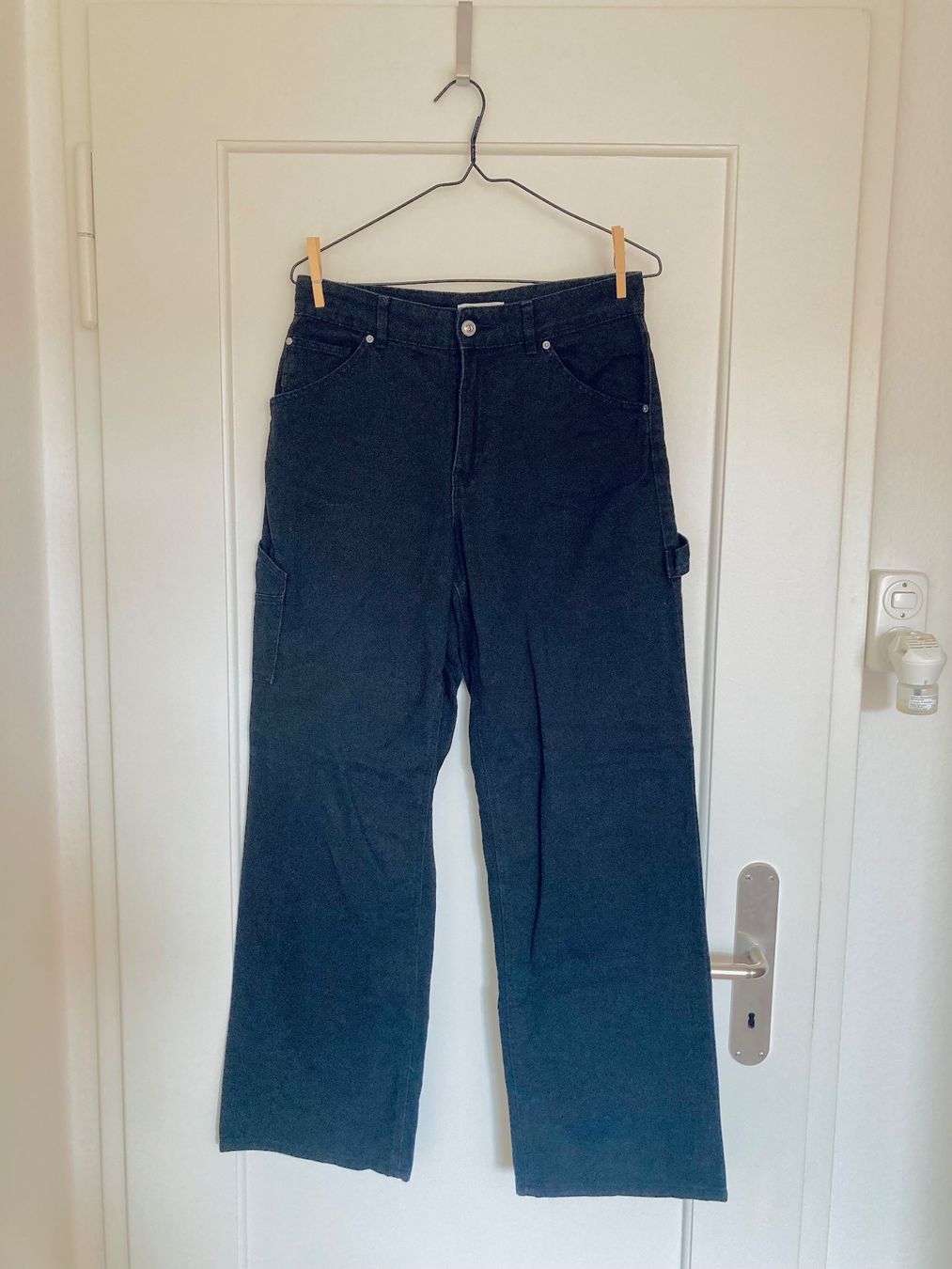 H&M Jeans: Schwarze Cargohose – Usato da Zürich venduto da vesieber