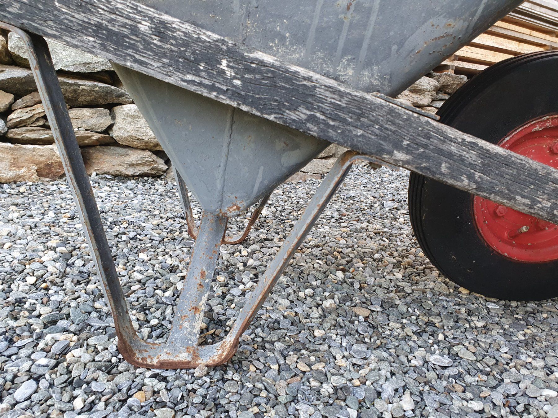 Schubkarren: Brouette vintage – Defekt aus Finhaut von sof_j2wn 2