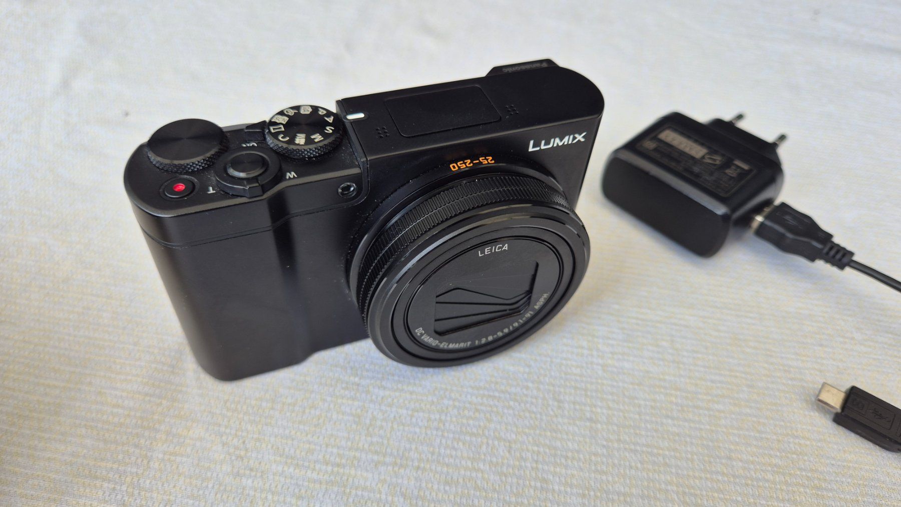 Panasonic Kamera: Panasonic Lumix DMC-LX100 schwarz guter Zusatnd – Gebraucht aus Hitzkirch von enya2007 2