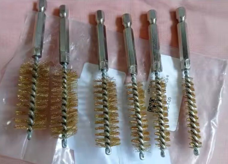 Alle Werkzeuge: Set mit 12 Bohrern und einer Reinigungsbürste – Neu und originalverpackt aus Lausanne von batishop
