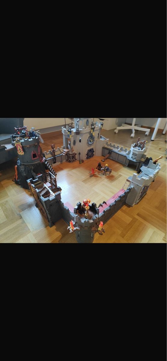 Playmobil Giocattoli: Playmobil Ritterburg – Usato da Fraubrunnen venduto da nic_d92l