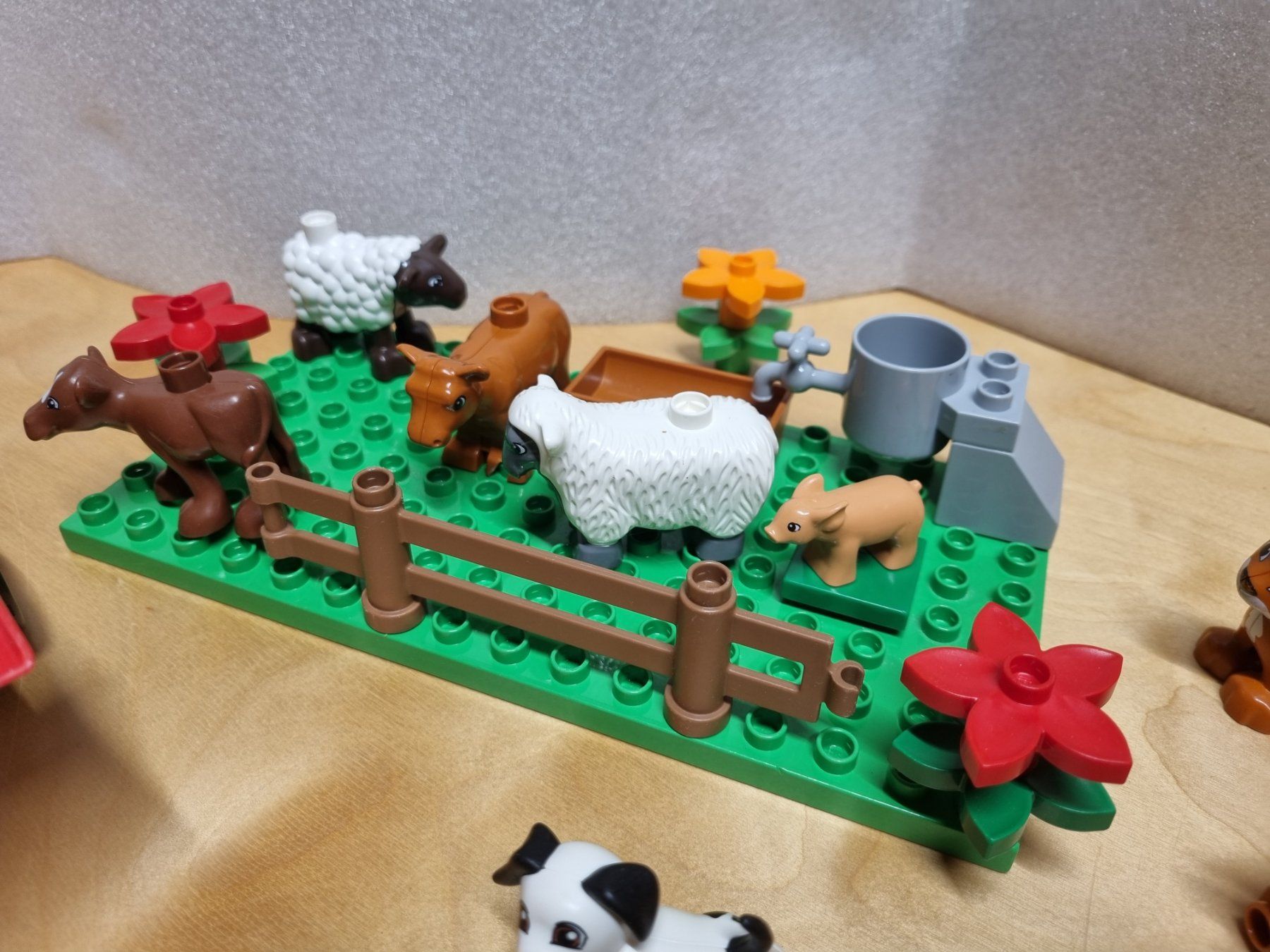 Lego Kit di costruzioni: LEGO Duplo Farm Tractor with Animals – Usato da Basadingen venduto da NekoBricks 1