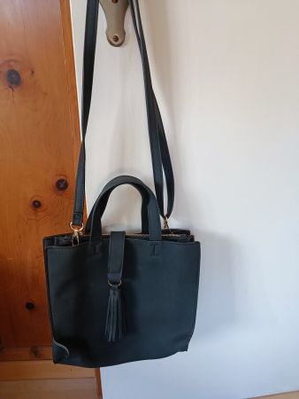 schöne Umhängetasche Handtasche schwarz