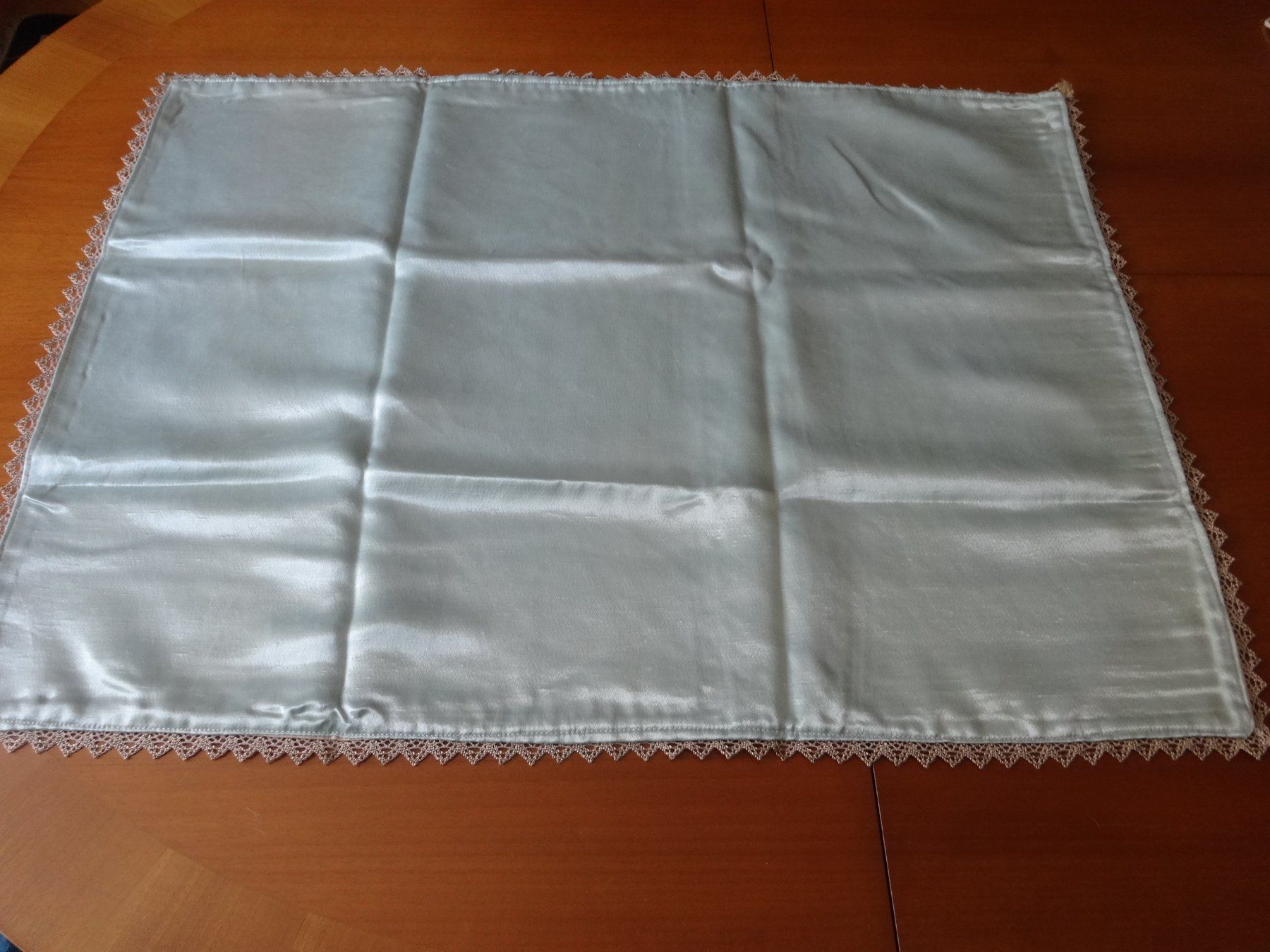 Toutes les décorations: Grand napperon en satin – Neuf avec emballage d'origine à Biel/Bienne par milamila02 1