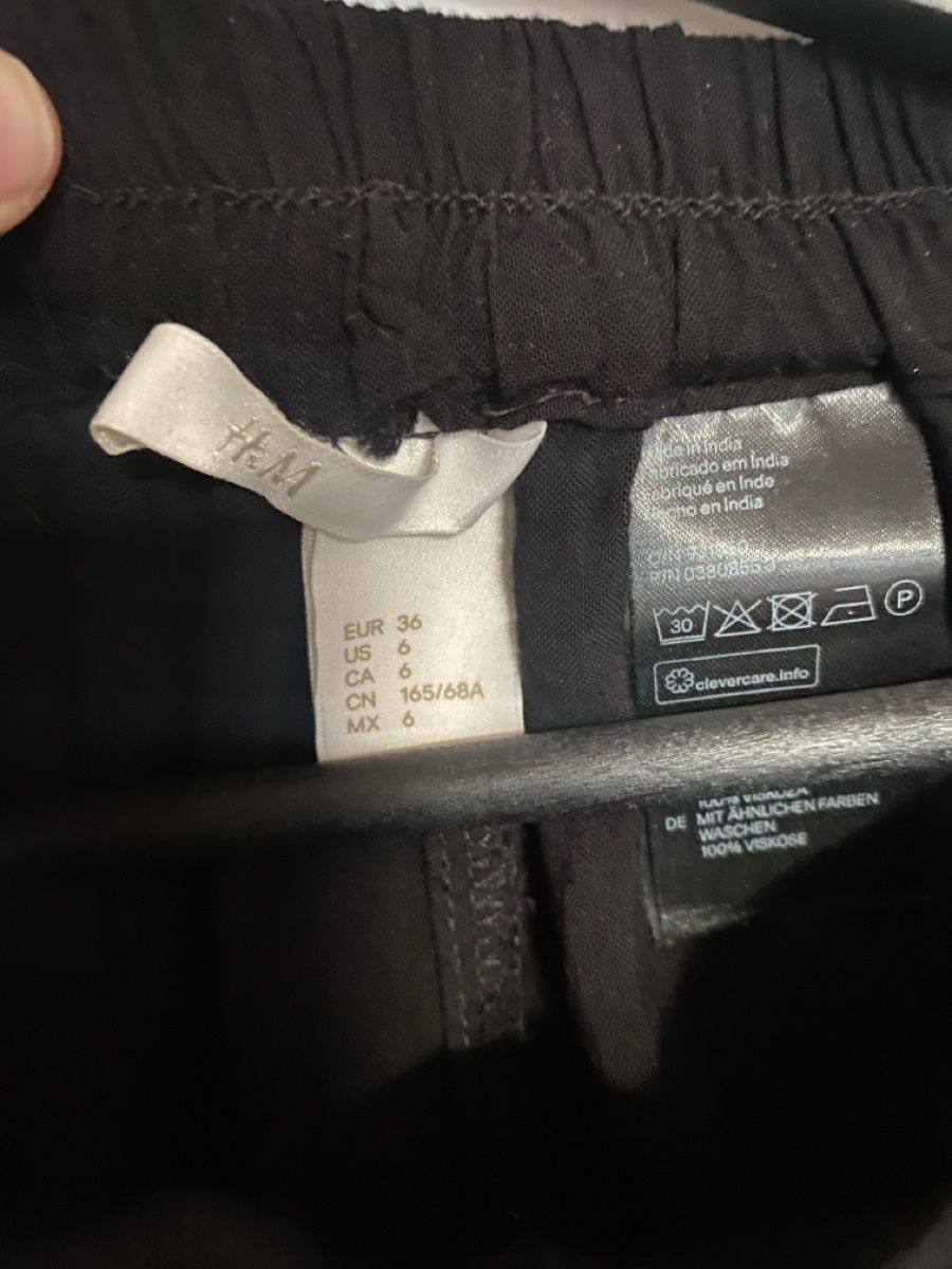 H&M Hosen: Schwarze H&M Shorts, Grösse 36 – Gebraucht aus Muensingen von drleevsy 1