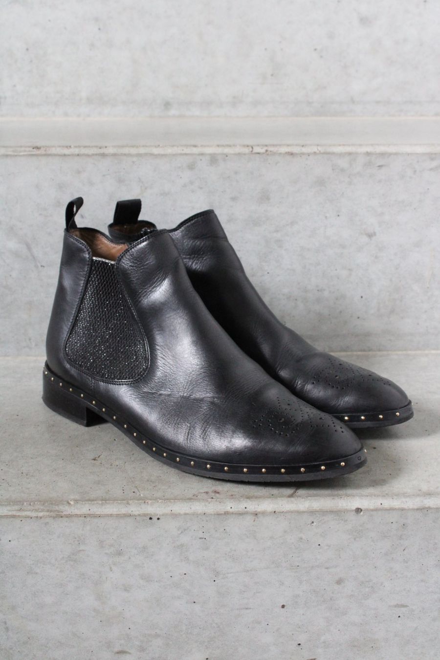 Navyboot Scarpe da donna: Pertini Leather Ankle Boots with Studs – Usato da St. Gallen venduto da look-twice 1