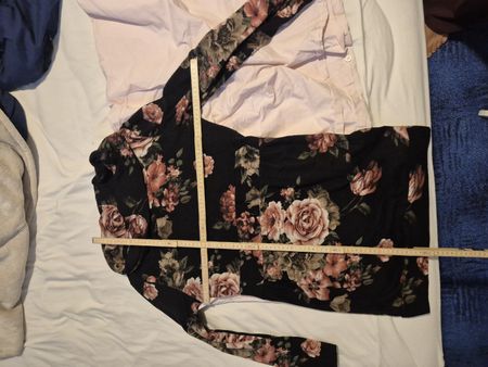 Damen Pullover Blumenmuster schwarz Grösse M gebraucht
