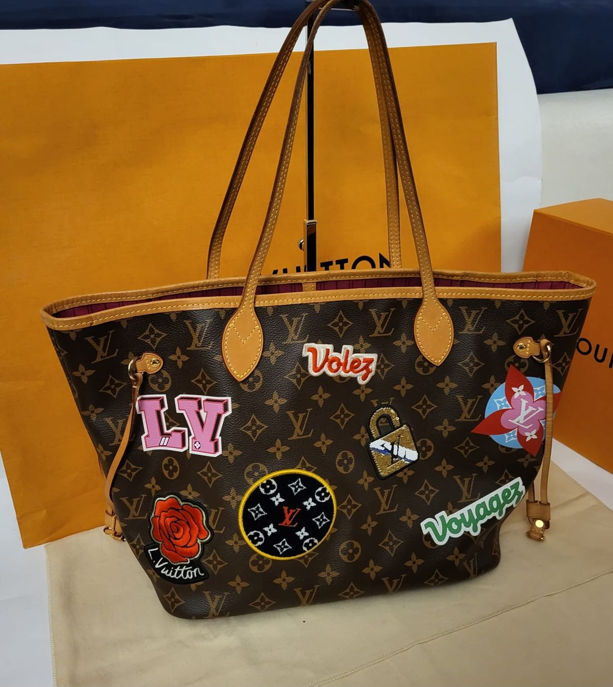 Louis Vuitton Borse da donna: Louis Vuitton Neverfull MM Monogramm Canvas Patches – Usato da Gattikon venduto da lavric_d 2