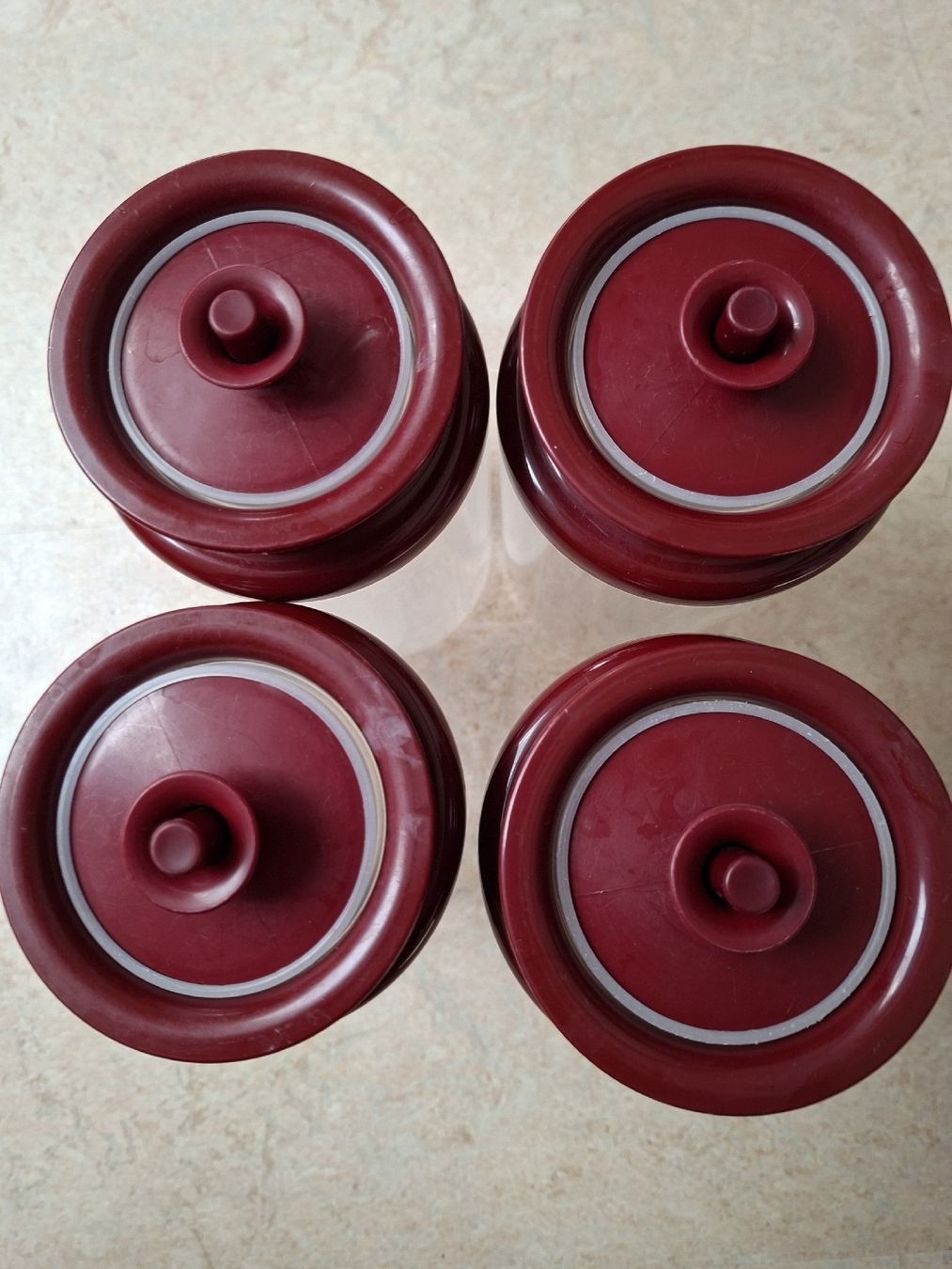 Tupperware Contenitori & Simili: Tupperware Vorratsbehälter, 4 Stk., Rot / Klar 1 Liter – Usato da Klingnau venduto da vollmond36 1