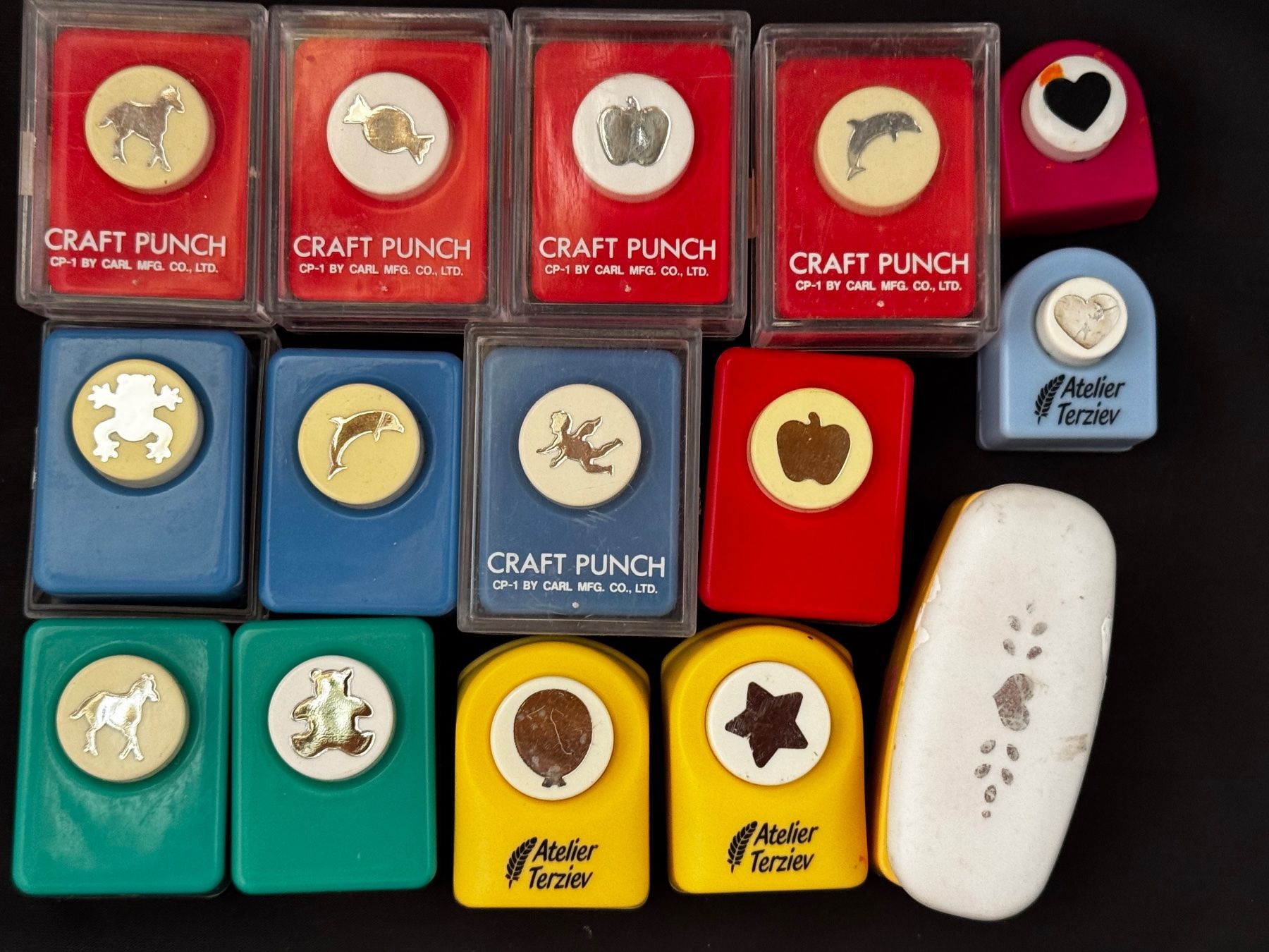 Kits de loisir créatif: Lot de 15 perforatrices Craft Punch etc diff modèle – D'occasion à Ovronnaz par Etagne68 2