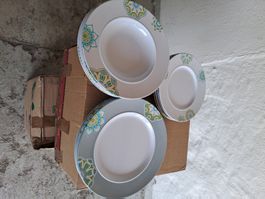 Schöne Melamin Teller für 4 Personen