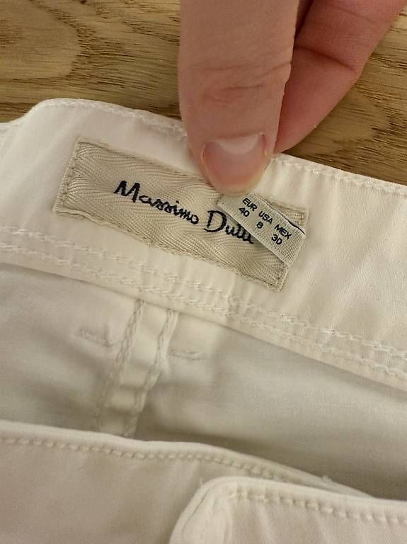 Pantaloni: Damen Shorts Massimo Dutti – Usato da Dietlikon venduto da AngelinaSt. 1