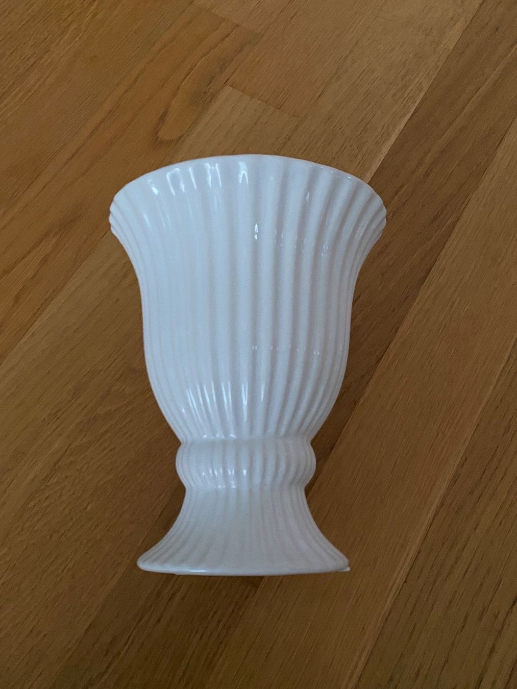 Vasen & Gefässe: Vase weiss – Gebraucht aus Riedholz von lenibeni03