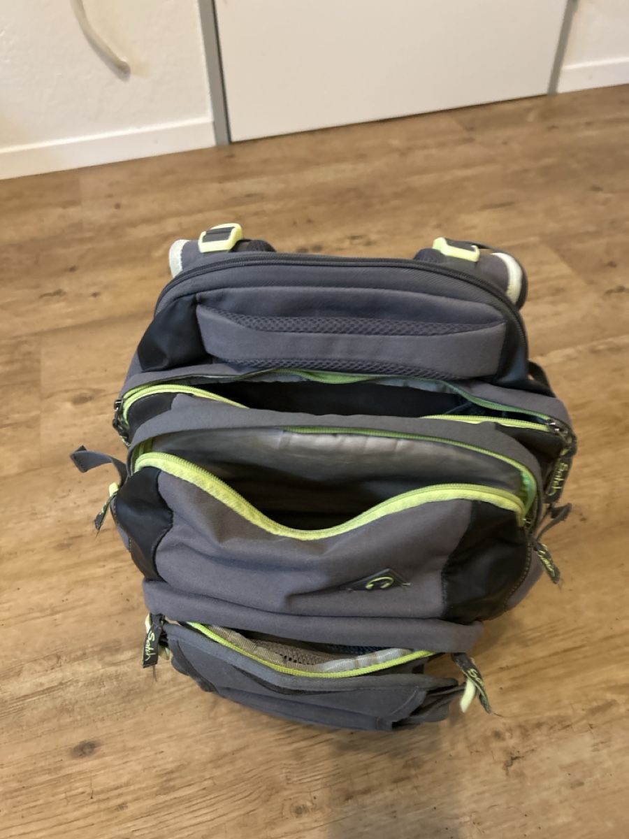Satch Borse & Zaini: Schulrucksack von Satch, grau/grün – Usato da Binningen venduto da duplo-fish 1
