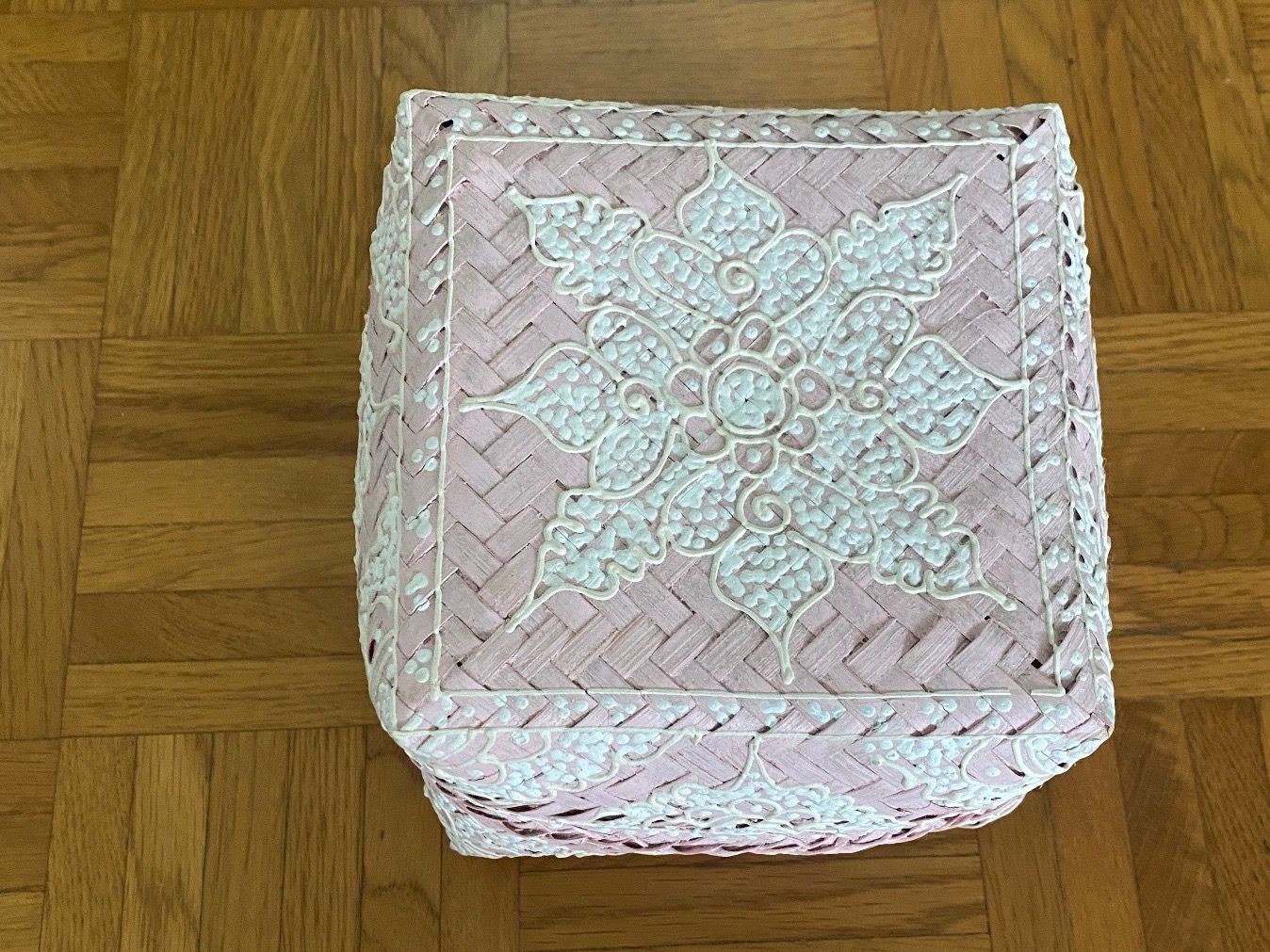 Tutte le decorazioni: Handgemachte Box – Usato da Neuenhof venduto da UrbanBags 1