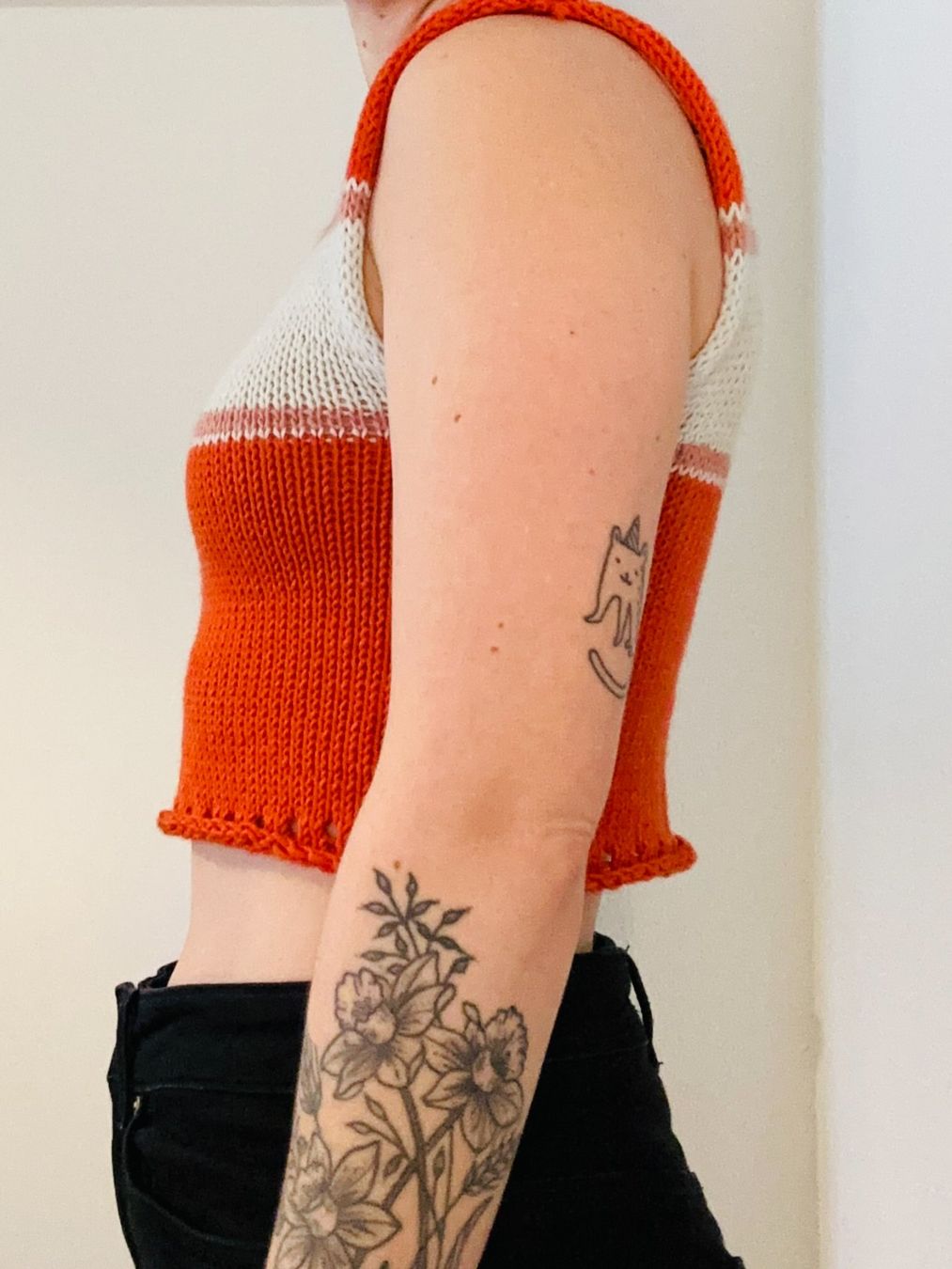Top: Crop top tricoté à la main - Taille S – Usato da Bern venduto da orgalorg 1