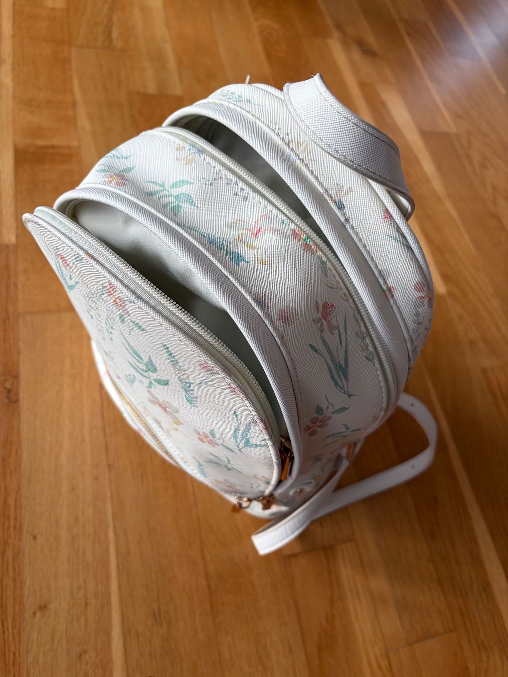 Zaini: Woman flower backpack – Usato da Fehraltorf venduto da sunset_smile 1