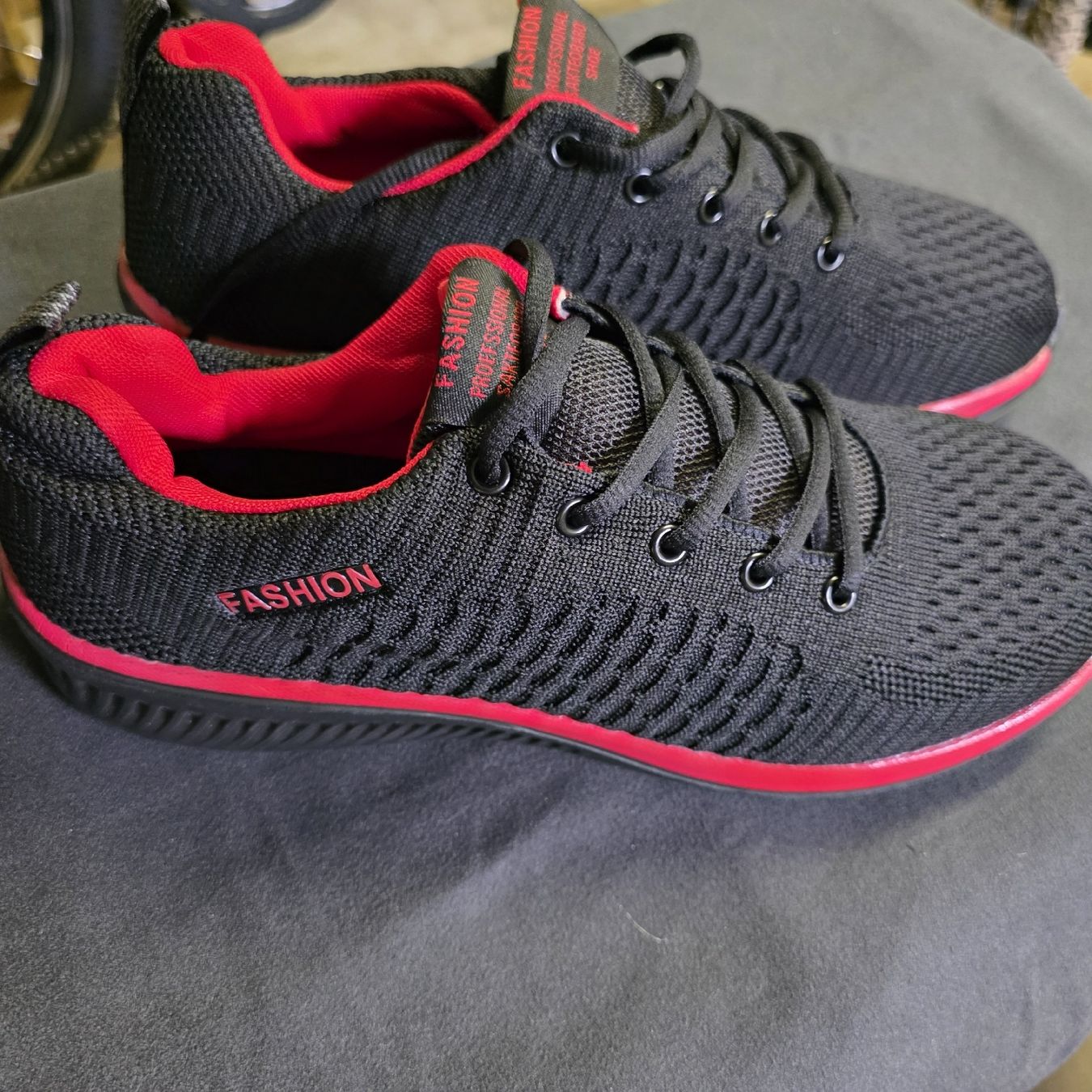 Scarpe da uomo: Schuhe Grösse 44 – Nuovo (secondo la descrizione) da Gerlafingen venduto da PaCo_88