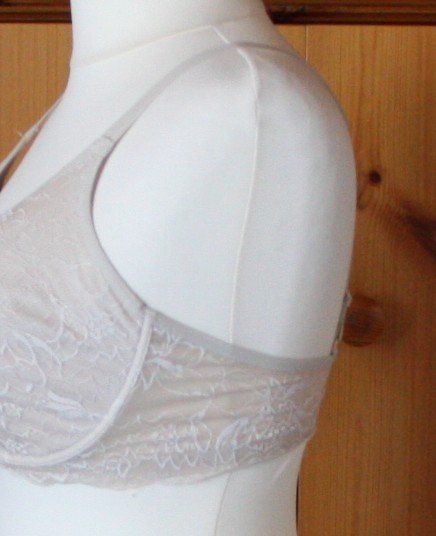 Altra biancheria intima: BH beige Spitze 85DD (20) – Usato da Flüelen venduto da Diversicum-Curvy 3