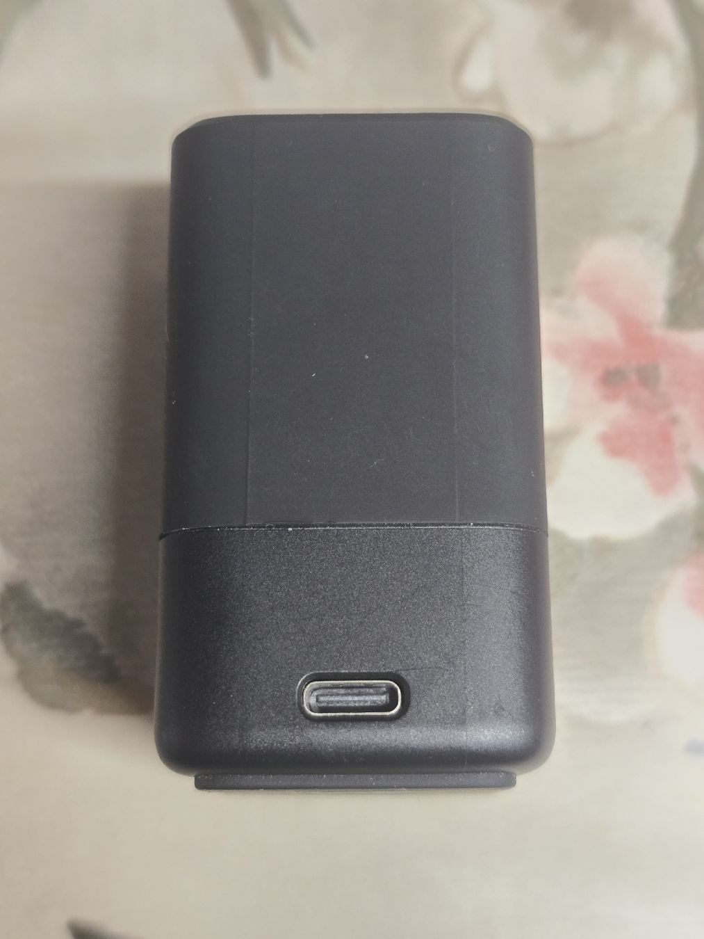 Gopro Caricabatterie: GoPro caricabatterie doppio, accessorio ottimo stato! – Usato da Solduno venduto da lucatriacca1 2