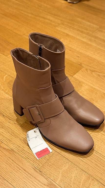 Scarpe da donna: Absolut top neue ecco Damenstiefel Grösse 41 – Usato da Matten b. Interl venduto da atc_p2hb