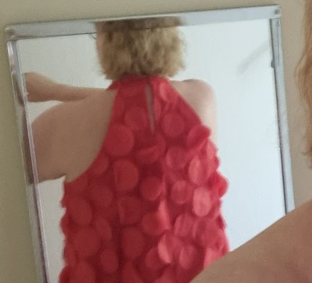 Sommerliches, rotes Kleid, ein Hingucker