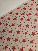 1 Stoffrest beige mit roten Herzen und Sternen 95 x 20 cm 