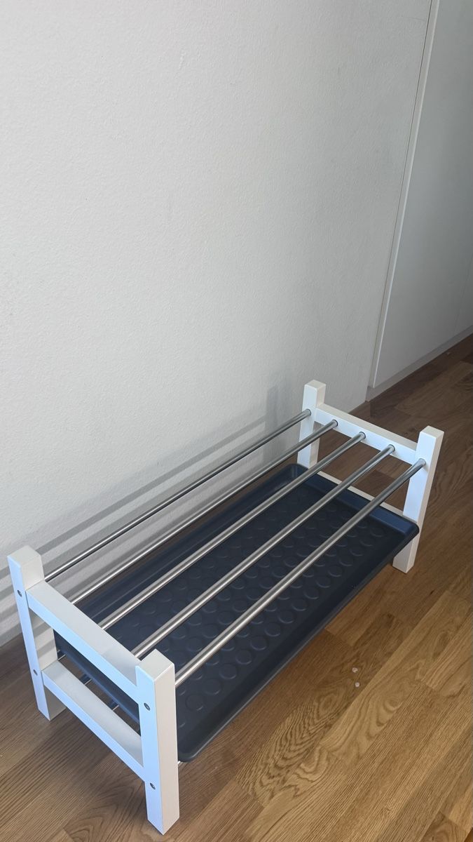 Ikea Porte manteau: TJUSIG Schuhaufbewahrung – D'occasion à Obfelden par Liisaa.K
