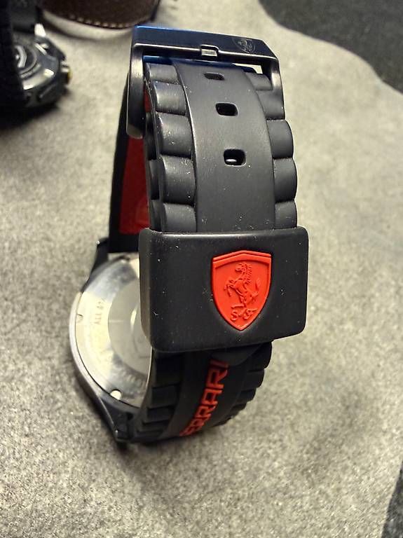 Orologi: 3 Montres Ferrari  – Usato da Ecuvillens venduto da VsterVince 5