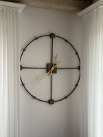 Schöne Wanduhr