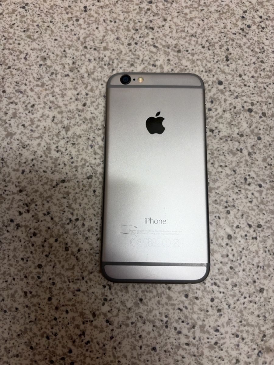 Apple Telefoni cellulari / Smartphones: Apple iPhone 6 Smartphone silber mit Originalverpackung – Usato da Bachenbülach venduto da Besttime 1