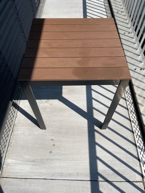 Set di tavolo e panche: Gartenmöbel – Usato da Meilen venduto da Schurik