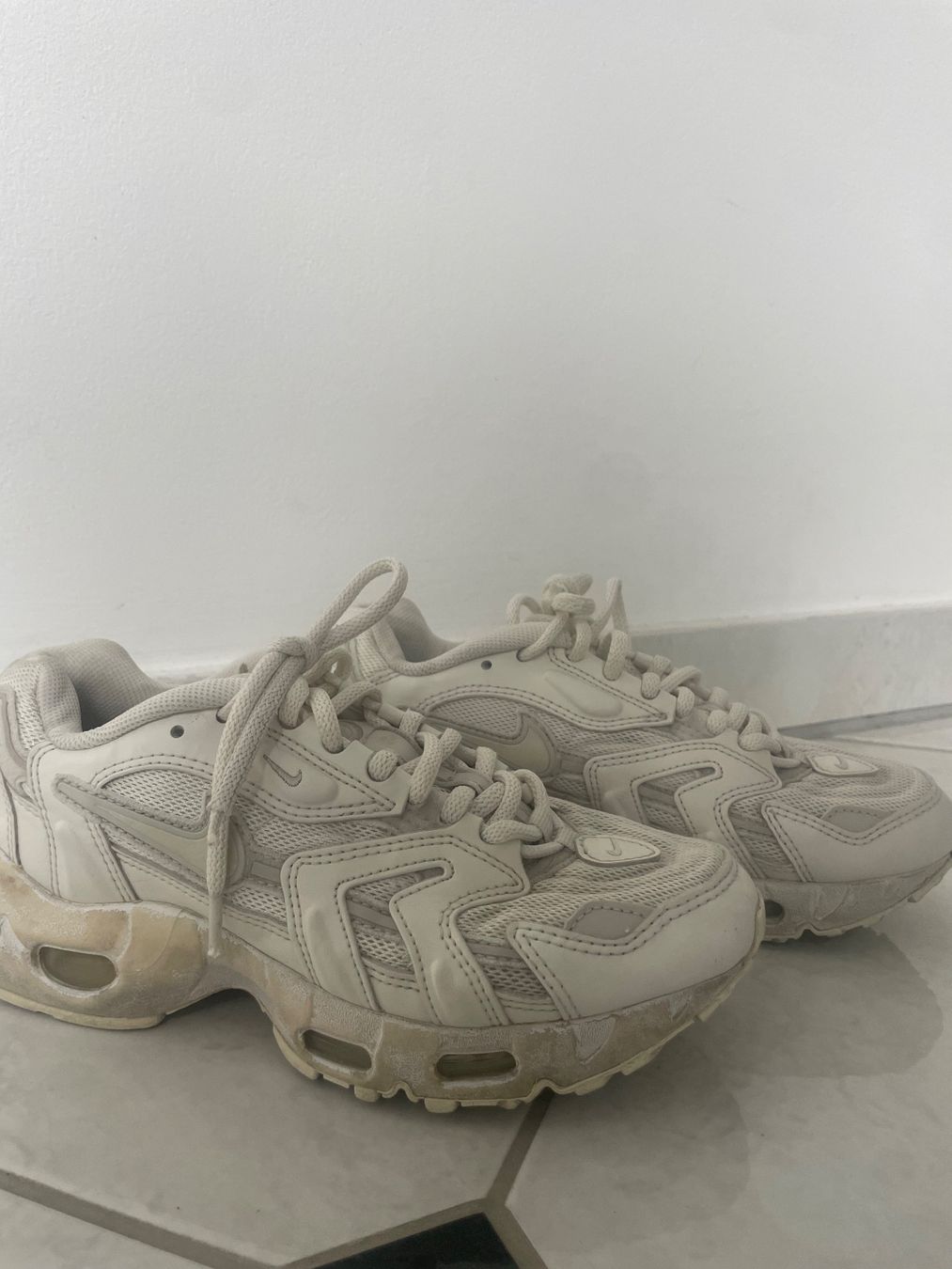Nike Chaussures femmes: Nike Schuhe Grösse 37.5 – D'occasion à Triesen par jke 2