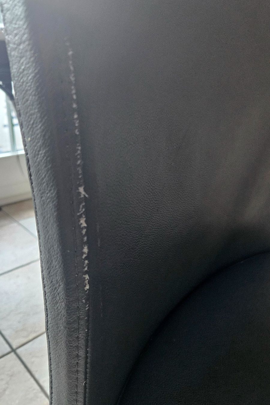 Tischset: Esstisch 220x100x78 mit 4 Leder-Stühlen grau – Gebraucht aus Pfeffingen von swissmusicmachine 4