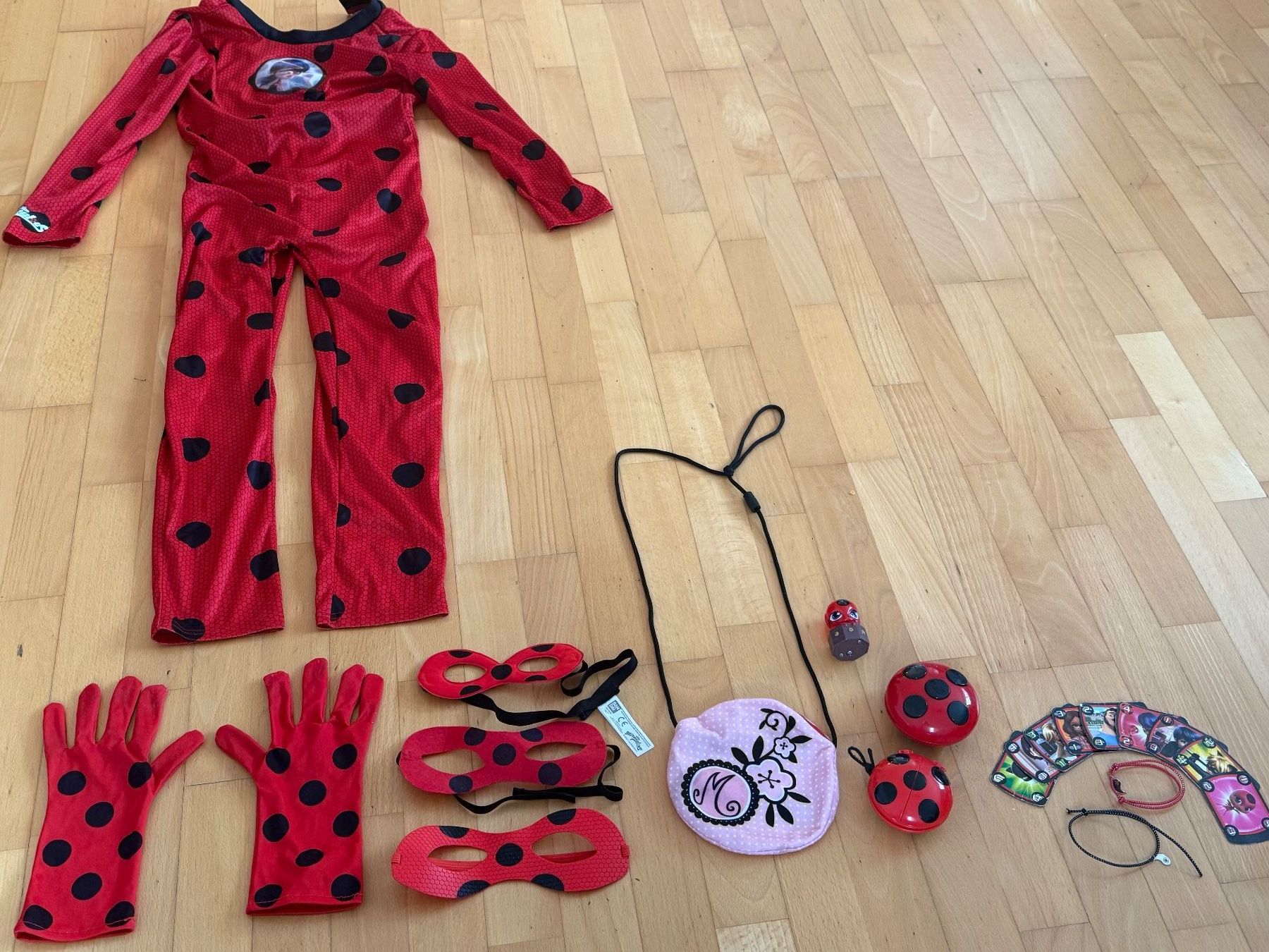 Costumi: Miraculous Kostüm Set 21 Accessoiren – Usato da Stäfa venduto da nale068