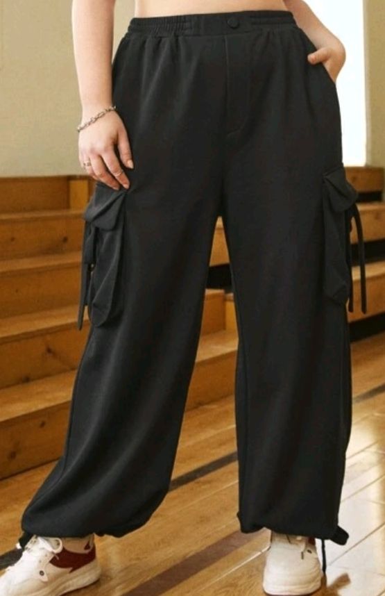 Pantaloni: Pantalon cargo noir, taille 46 – Nuovo (secondo la descrizione) da Lausanne venduto da Cassandra11 1