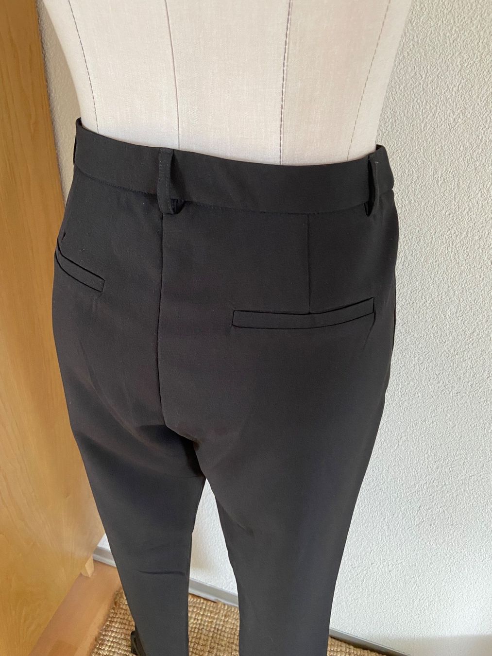 Hosen: Schöne Hose mit Schlitze / Schlitzhose – Neu (gemäss Beschreibung) aus Evilard von Mikhaylova 2