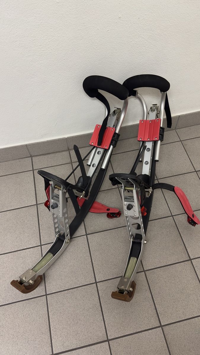 Hometrainer: Sprungstelzen/ Känguruschuhe – Usato da Luzern venduto da Angimel 3