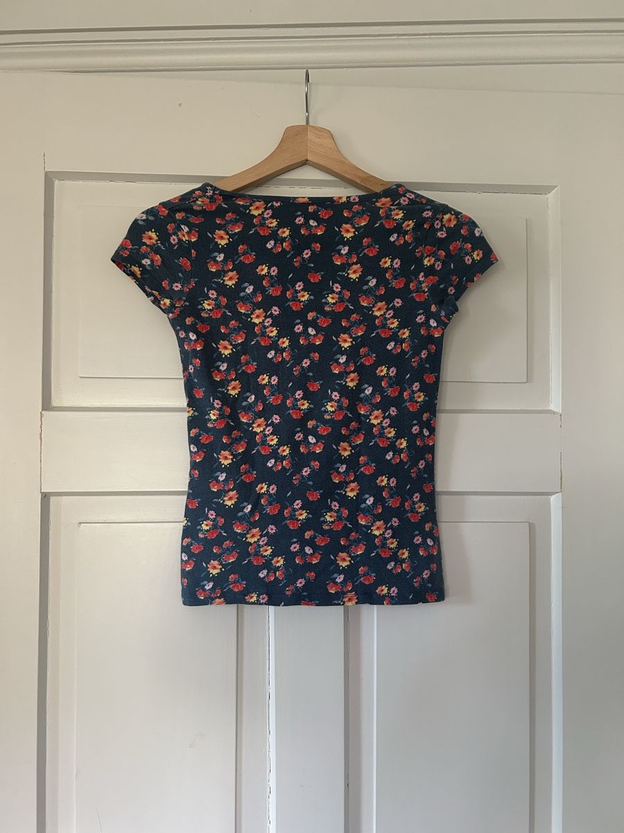 C&A T-shirt: C&A Sommershirt XS mit Blumenmuster! – Usato da Frauenfeld venduto da jae_vs6j 1